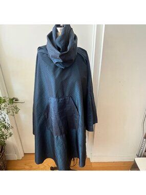 VTG ANN ORIGINAL SEATTLE Iridescent  Blue and Black Polka Dot Funnel Neck Poncho